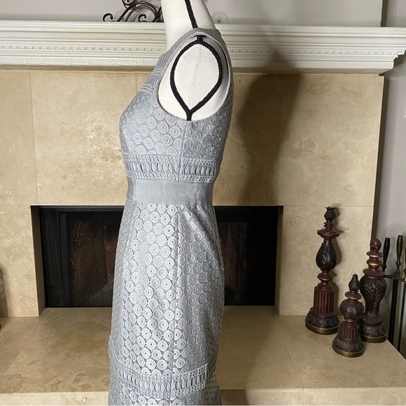 Antonio Melani Grey Eyelet lace overlay mid length sleeveless dress Size 2 - Picture 8 of 16